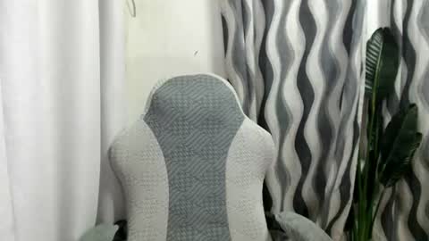 Snapshot of sweetiie_caren chatting on July 31, 12:04 pm CAREN online show from July 31, 12:04 pm