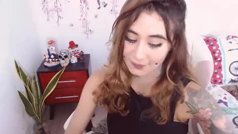 Snapshot of sweetkatik chatting on November 13, 4:06 pm karen online show from November 13, 4:06 pm