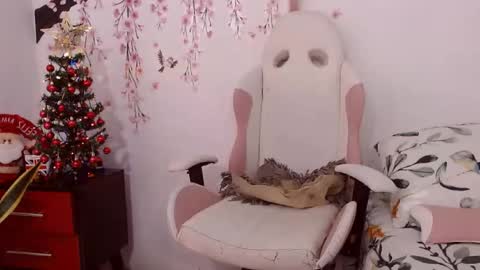 Snapshot of sweetkatik chatting on December 19, 4:25 pm karen online show from December 19, 4:25 pm