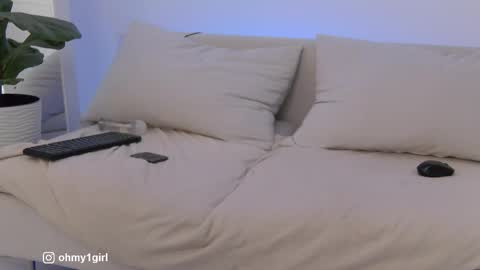 Snapshot of sweetkira1 chatting on October 23, 6:45 am SweetKira1 online show from October 23, 6:45 am