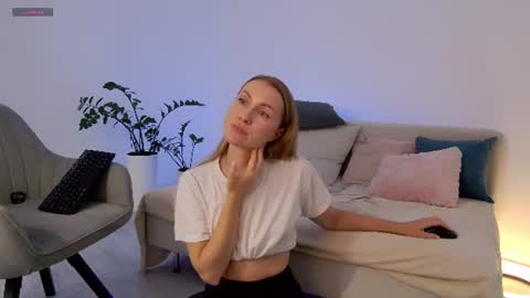 Snapshot of sweetkira1 chatting on July 12, 8:16 am SweetKira1 online show from July 12, 8:16 am