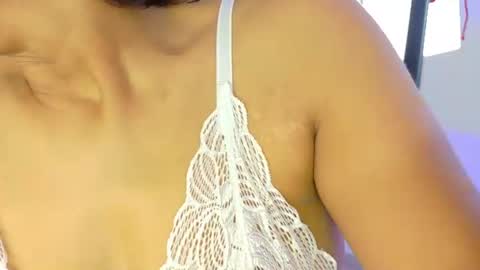 Snapshot of sweetlesbianseduction chatting on July 28, 2:46 pm Azulandvioleta online show from July 28, 2:46 pm