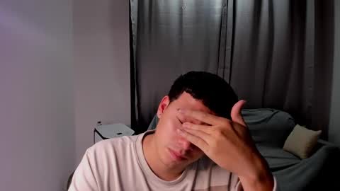 Snapshot of sweetlian_04 chatting on February 22, 5:23 am Lian online show from February 22, 5:23 am