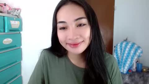 Snapshot of sweetlilly_18 chatting on December 4, 2:42 am Lilly online show from December 4, 2:42 am