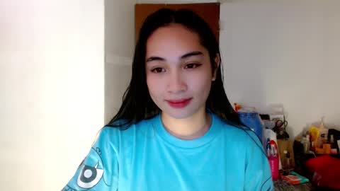 Snapshot of sweetlilly_18 chatting on January 26, 10:34 am Lilly online show from January 26, 10:34 am