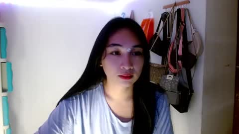 Snapshot of sweetlilly_18 chatting on March 10, 12:40 am Lilly online show from March 10, 12:40 am