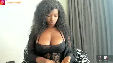Snapshot of sweetlipsy chatting on August 4, 5:21 am sweetlipsy online show from August 4, 5:21 am