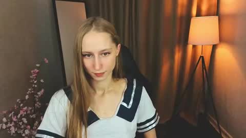 sweetllyshy online show from December 3, 9:46 pm