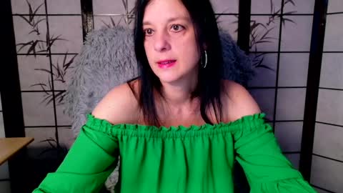 Snapshot of sweetlonglips_ chatting on April 27, 6:44 am JenJenny online show from April 27, 6:44 am