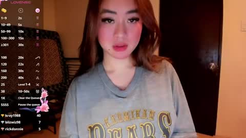 Snapshot of sweetlovepinay04 chatting on June 17, 1:01 pm Zoe online show from June 17, 1:01 pm