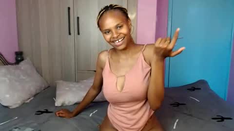 Snapshot of sweetly_diva chatting on April 23, 12:29 pm Diva online show from April 23, 12:29 pm