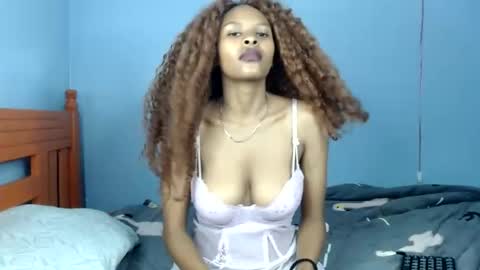 Snapshot of sweetly_diva chatting on June 7, 11:36 am Diva online show from June 7, 11:36 am