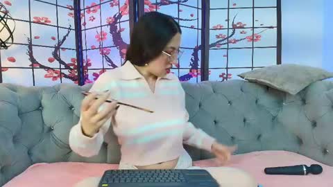Snapshot of sweetlyundone chatting on June 4, 7:09 pm sweetlyundone online show from June 4, 7:09 pm