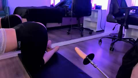 sweetmelodyyy  online show from March 3, 5:30 pm