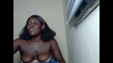 Snapshot of sweetnectarx chatting on February 15, 10:21 pm sweetnectarx online show from February 15, 10:21 pm