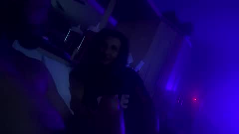 Snapshot of sweetnsexy95 chatting on January 22, 2:03 pm WeAim2PZzz online show from January 22, 2:03 pm