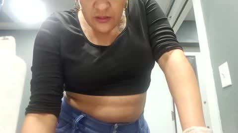 Snapshot of sweetp3ach29 chatting on December 21, 2:41 am sweetp3ach29 online show from December 21, 2:41 am