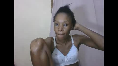 Snapshot of sweetpetite254 chatting on June 4, 1:33 am ESTHER online show from June 4, 1:33 am