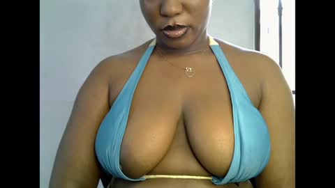 Snapshot of sweetpetitgirl chatting on June 20, 8:17 am LILY BRANDY online show from June 20, 8:17 am