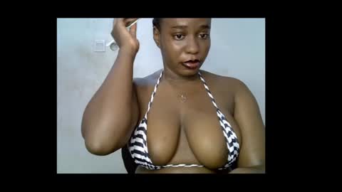 Snapshot of sweetpetitgirl chatting on June 21, 5:15 pm LILY BRANDY online show from June 21, 5:15 pm