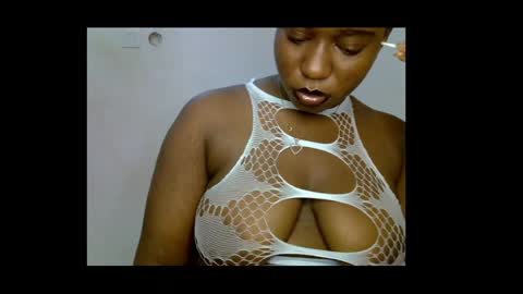 Snapshot of sweetpetitgirl chatting on June 29, 6:30 pm LILY BRANDY online show from June 29, 6:30 pm
