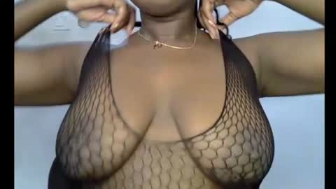 Snapshot of sweetpetitgirl chatting on July 4, 6:41 am LILY BRANDY online show from July 4, 6:41 am