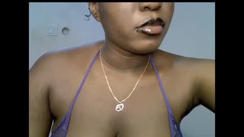 Snapshot of sweetpetitgirl chatting on July 5, 7:21 pm LILY BRANDY online show from July 5, 7:21 pm