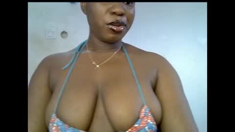 Snapshot of sweetpetitgirl chatting on July 6, 7:27 am LILY BRANDY online show from July 6, 7:27 am