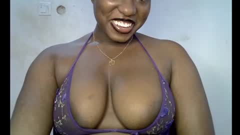 Snapshot of sweetpetitgirl chatting on July 6, 5:59 pm LILY BRANDY online show from July 6, 5:59 pm