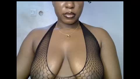 Snapshot of sweetpetitgirl chatting on July 7, 8:24 pm LILY BRANDY online show from July 7, 8:24 pm