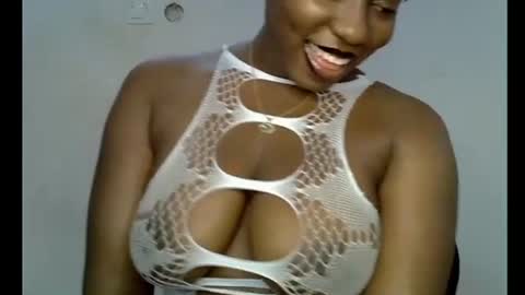 Snapshot of sweetpetitgirl chatting on July 10, 7:23 am LILY BRANDY online show from July 10, 7:23 am