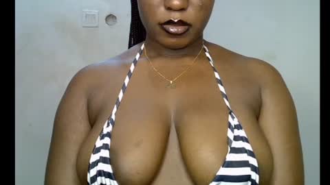 Snapshot of sweetpetitgirl chatting on July 12, 8:22 pm LILY BRANDY online show from July 12, 8:22 pm