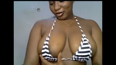 Snapshot of sweetpetitgirl chatting on July 13, 8:33 pm LILY BRANDY online show from July 13, 8:33 pm