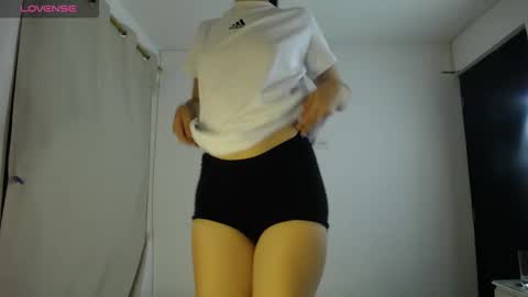 Snapshot of sweetpink1_ chatting on September 30, 3:33 am Caro Lily online show from September 30, 3:33 am