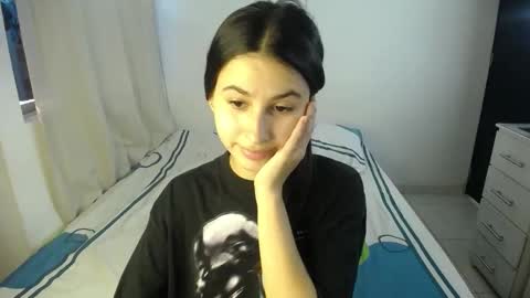 Snapshot of sweetpink1_ chatting on October 5, 8:18 pm Caro Lily online show from October 5, 8:18 pm