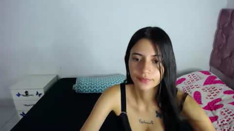 Snapshot of sweetpink1_ chatting on October 10, 3:38 am Caro Lily online show from October 10, 3:38 am