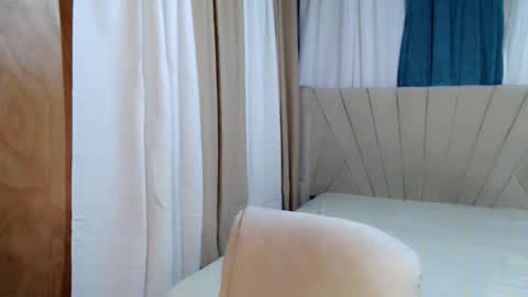 Snapshot of sweetprincess_athena chatting on November 25, 2:11 am Princess Ella online show from November 25, 2:11 am