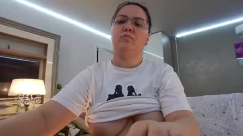 Snapshot of sweetraisa chatting on July 22, 10:23 pm SweetRaisa online show from July 22, 10:23 pm