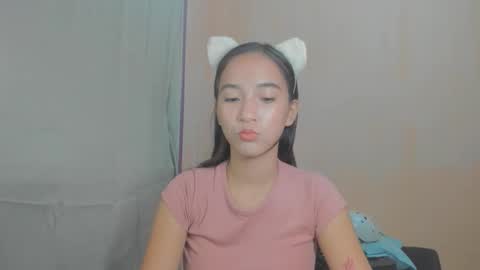 Snapshot of sweetsexy_miax chatting on December 5, 2:58 pm Mia online show from December 5, 2:58 pm