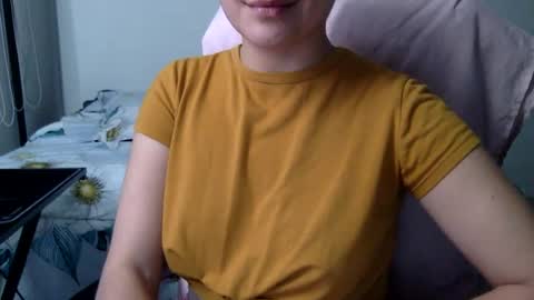 Snapshot of sweetssmashed chatting on December 15, 8:36 pm sweetssmashed online show from December 15, 8:36 pm