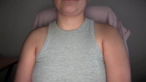 Snapshot of sweetssmashed chatting on June 15, 8:22 pm sweetssmashed online show from June 15, 8:22 pm