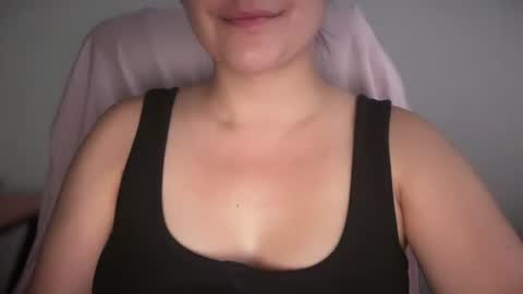 Snapshot of sweetssmashed chatting on June 23, 8:40 pm sweetssmashed online show from June 23, 8:40 pm