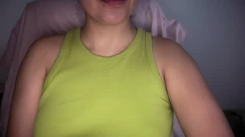 Snapshot of sweetssmashed chatting on July 2, 5:19 pm sweetssmashed online show from July 2, 5:19 pm