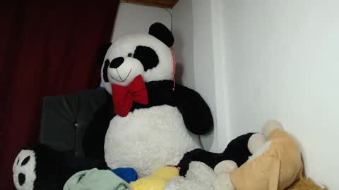 Snapshot of sweett_candy1 chatting on February 19, 5:05 am sweett_candy1 online show from February 19, 5:05 am