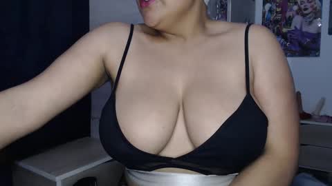 Snapshot of sweett_candy1 chatting on September 27, 3:55 am sweett_candy1 online show from September 27, 3:55 am