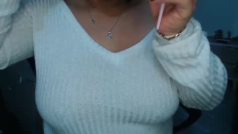 Snapshot of sweett_candy1 chatting on October 19, 2:45 am sweett_candy1 online show from October 19, 2:45 am