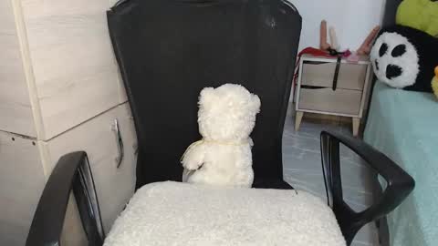 Snapshot of sweett_candy1 chatting on November 11, 2:11 am sweett_candy1 online show from November 11, 2:11 am