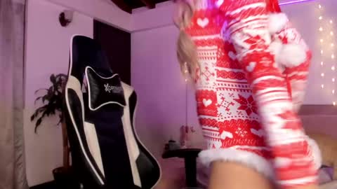 Cat independent model  online show from December 20, 1:14 am