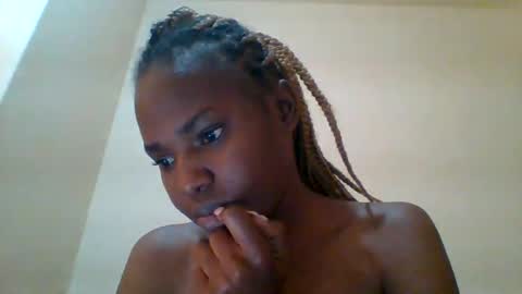 Snapshot of sweett_kimmie chatting on July 6, 8:33 am sweett_kimmie online show from July 6, 8:33 am