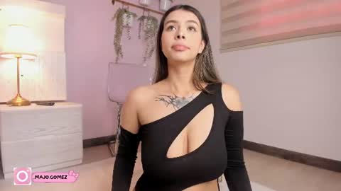 Snapshot of sweett_mia1 chatting on July 16, 1:50 pm M I A online show from July 16, 1:50 pm